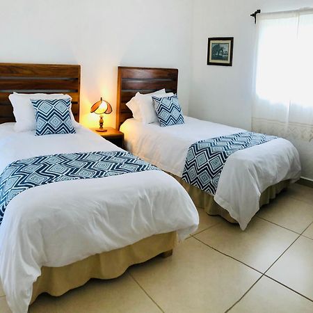 Club Vergel Resort Bernal Bagian luar foto