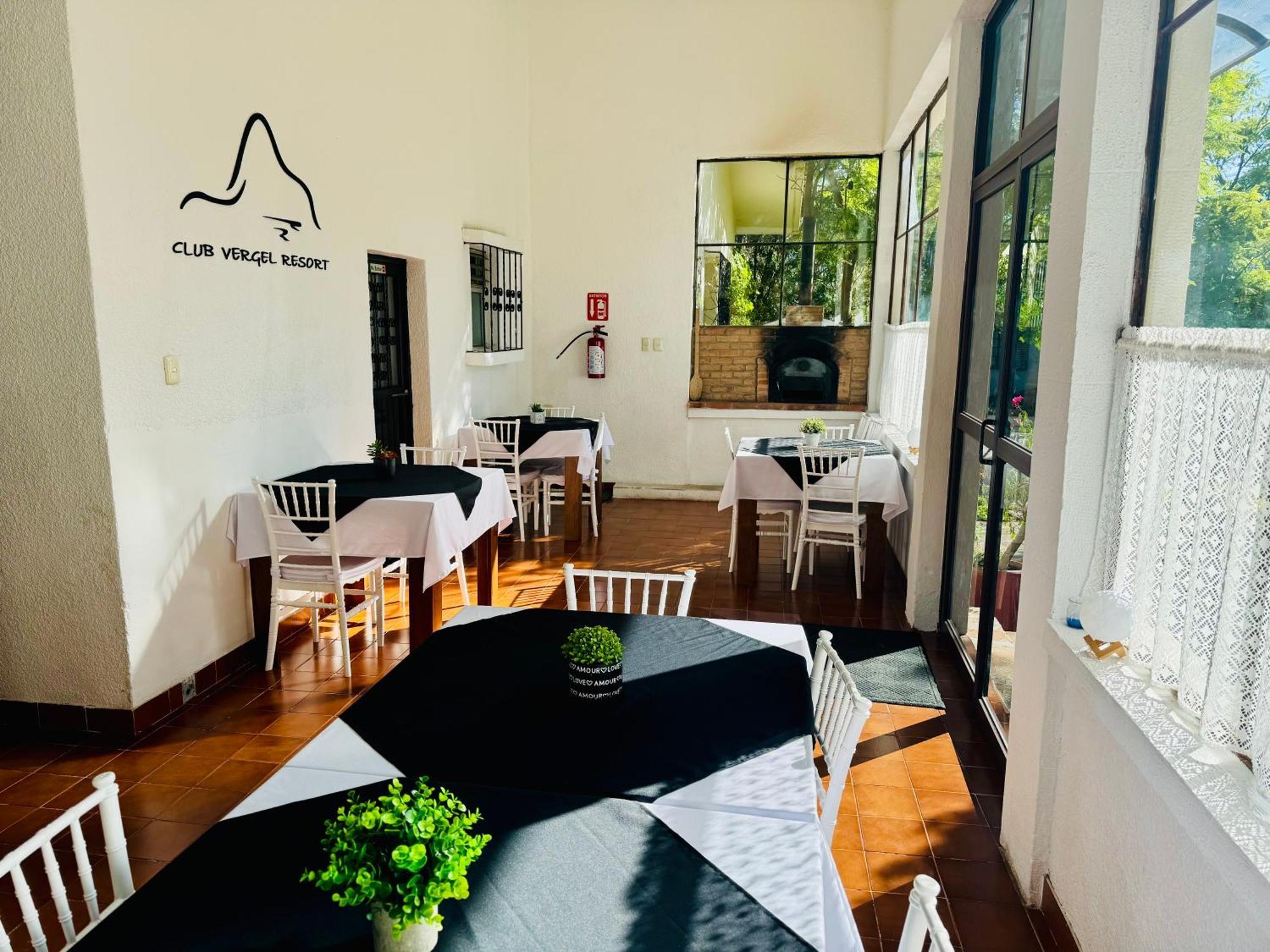 Club Vergel Resort Bernal Bagian luar foto