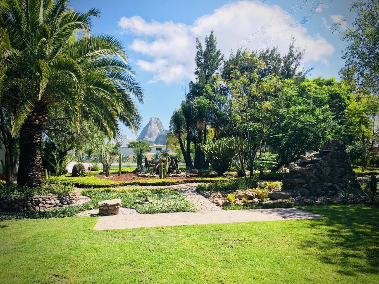 Club Vergel Resort Bernal Bagian luar foto